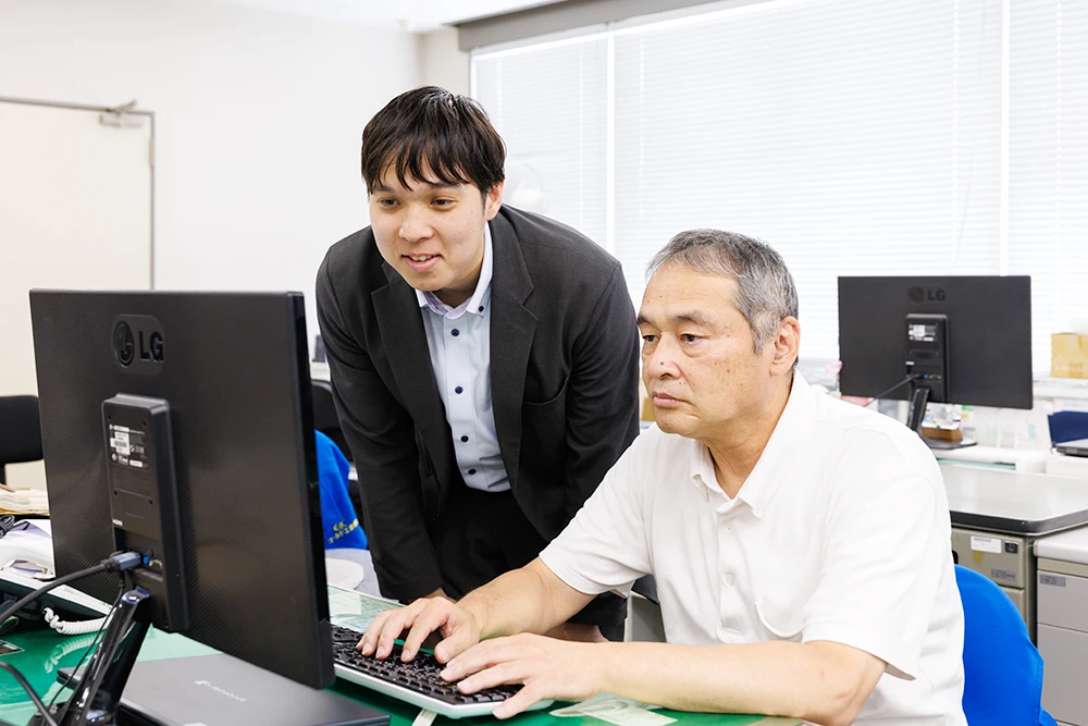 勤務中の田中秀樹さん